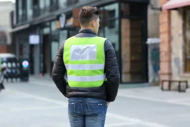 Ki sa koulè vès sekirite a vle di?